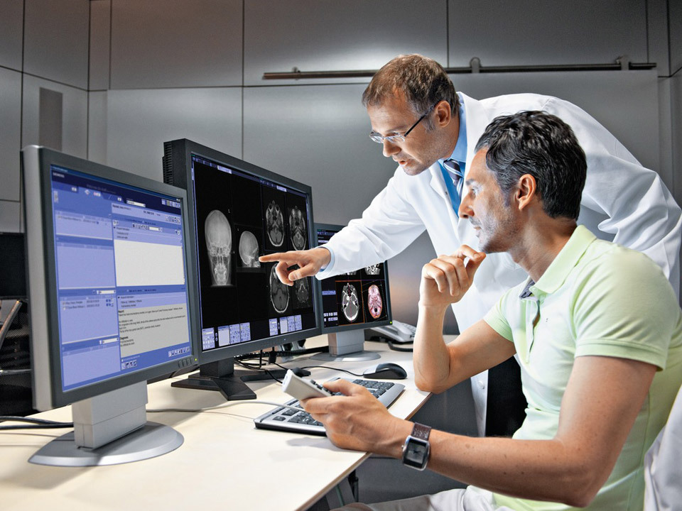 SIA “Vizuālā diagnostika” radiologi – diagnosti izmanto jaunāko programmatūru attēlu aprakstīšanai
